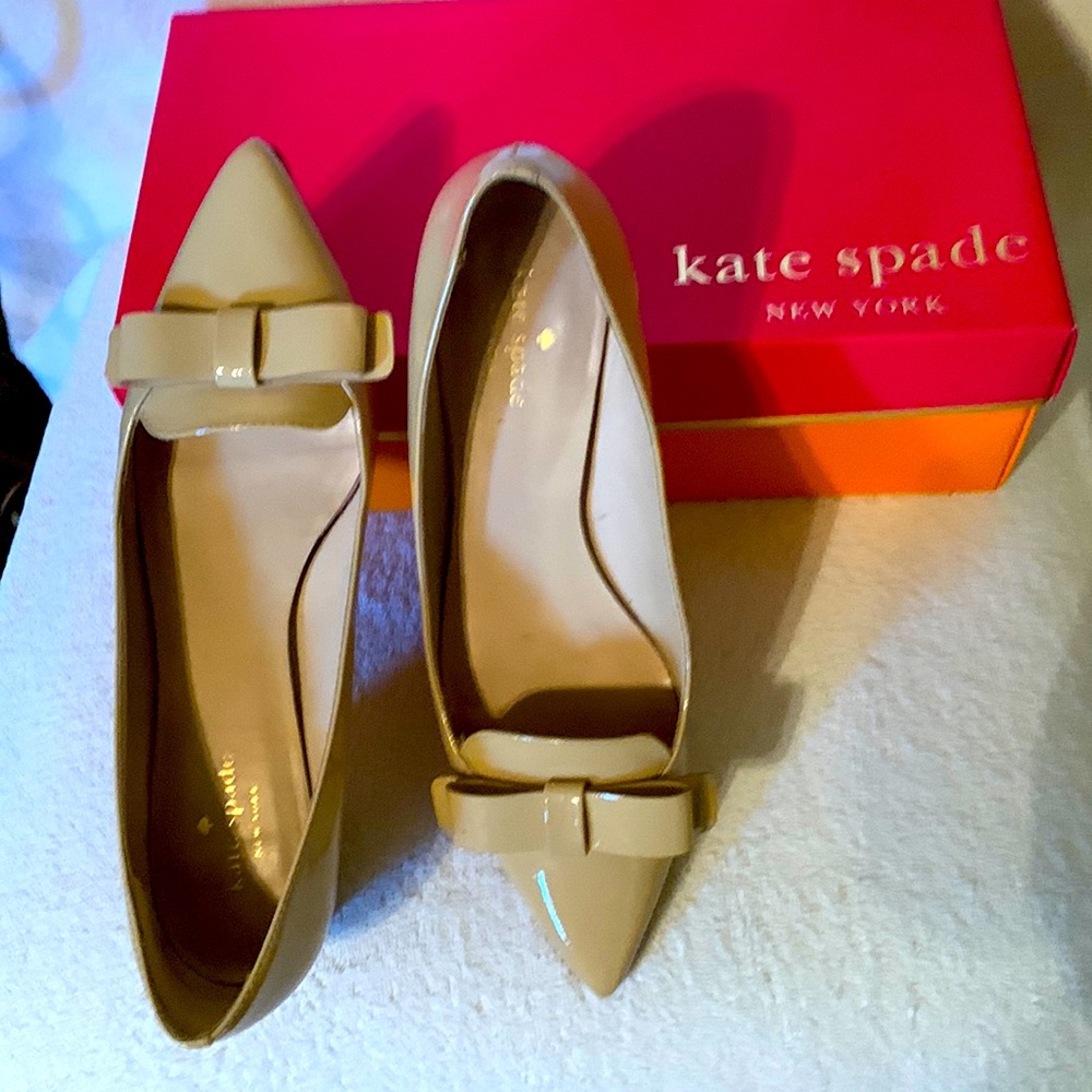 Kate Spade Arcade Pump Patent Leather with Bow Beige Nude Sz 8.5